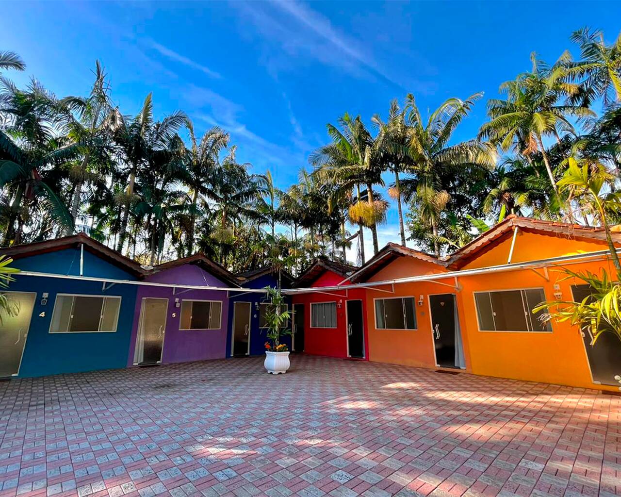 Imagem da Suíte para até 3 pessoas - Slide 1